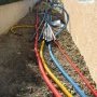On aperçoit aussi les tubes de PVC pression de diamètre 63mm pour les eaux (...)