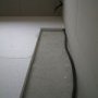 Début de la mise en place de l'isolant polystyrène dans la chambre du (...)