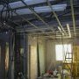 Les rails du plafond de la buanderie et du garage