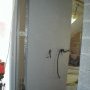 Mise en place des plaques indispensables pour la pose des portes des (...)