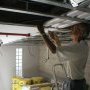 Gaffe : quand on visse les plaque sdu plafond, éviter les tuyaux de (...)
