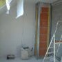 Habillage du conduit de cheminée dans la grande chambre
