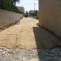 Sur le côté du garage