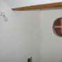 Hublot et poutre des toilettes